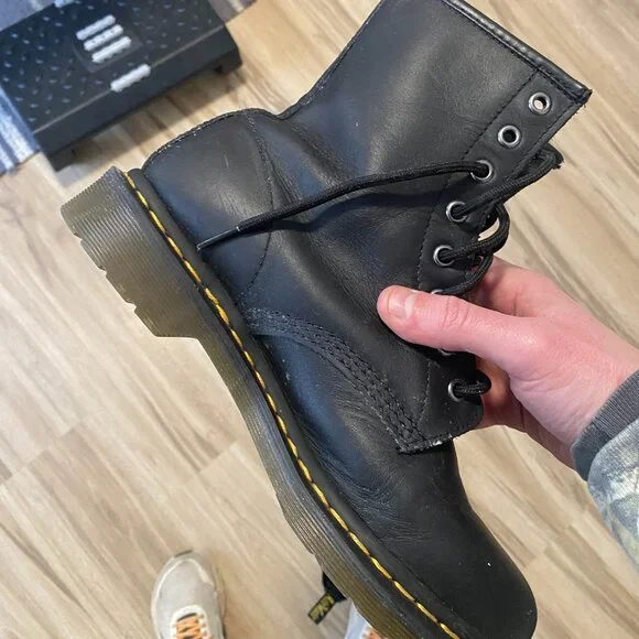 Dr. Martens 1460 W Black Leather Lace-Up Boots UK 7 / EU 41 / US 9 L Womens - Picture 2 of 7